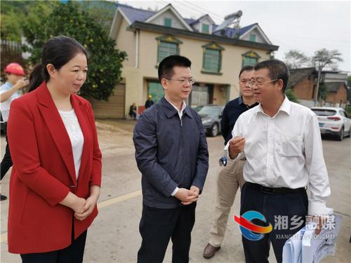 何俊峰在湖南湘乡绿港现代农业科技园项目现场调研